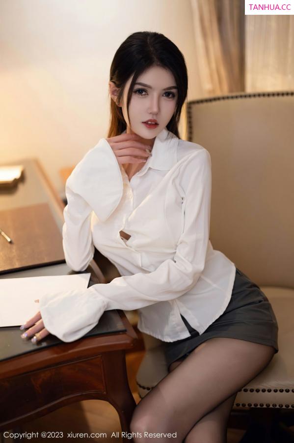 媛媛酱  [XiuRen]高清写真图 2023.01.12 No.6125 媛媛酱belle 短裙丝袜第2张图片